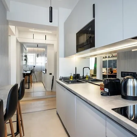 Apartmán - Center 1br With Private Balcony *