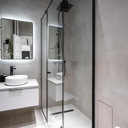 - Center 1br With Private Balcony Apartament