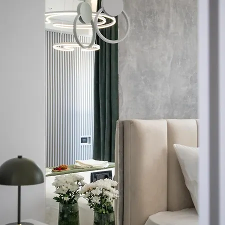 - Center 1br With Private Balcony * Bukareszt