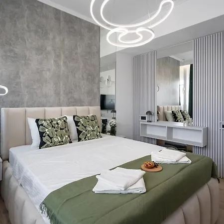 - Center 1br With Private Balcony * Bukareszt