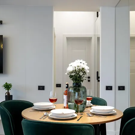 - Center 1br With Private Balcony Apartament