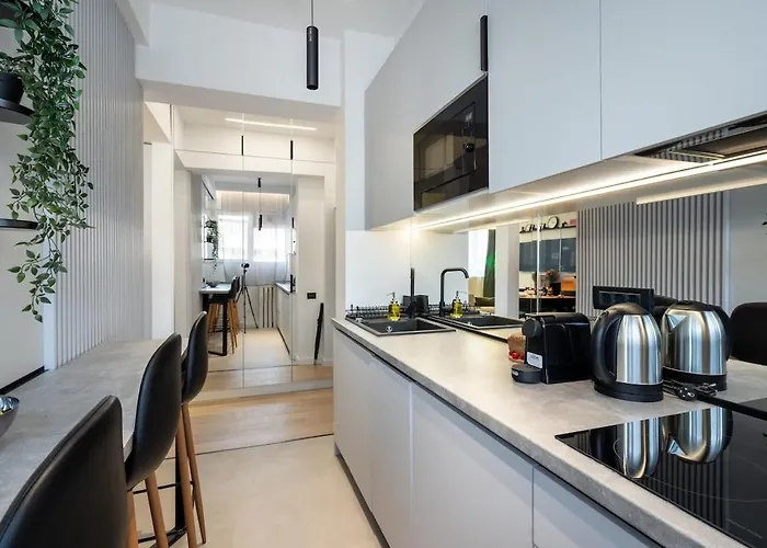 Apartmán - Center 1br With Private Balcony *