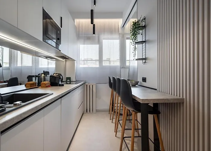 - Center 1br With Private Balcony * Bukurešť