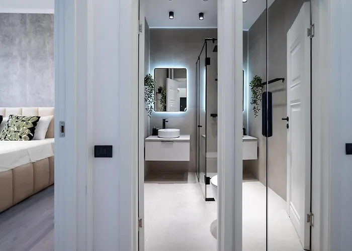 - Center 1br With Private Balcony