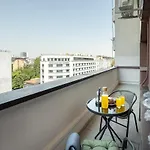 - Center 1br With Private Balcony Apartamento Bucareste