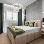 - Center 1br With Private Balcony * Bucareste