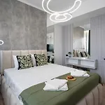 - Center 1br With Private Balcony * Bucareste