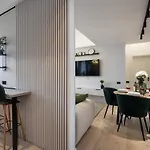 - Center 1br With Private Balcony Apartamento *