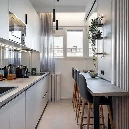 - Center 1br With Private Balcony * Bukarest