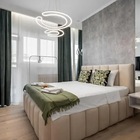 - Center 1br With Private Balcony * 布加勒斯特