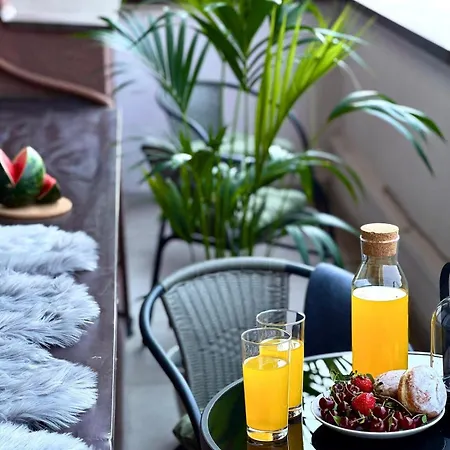 - Center 1br With Private Balcony 公寓 *