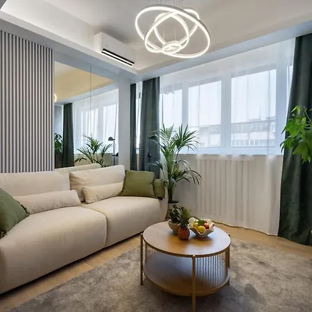 - Center 1br With Private Balcony * 布加勒斯特