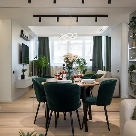 - Center 1br With Private Balcony * Bukarest