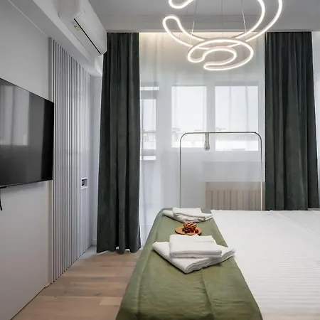 - Center 1br With Private Balcony 公寓 布加勒斯特