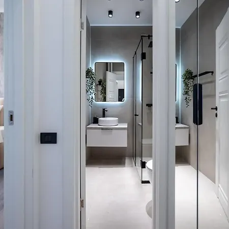 - Center 1br With Private Balcony