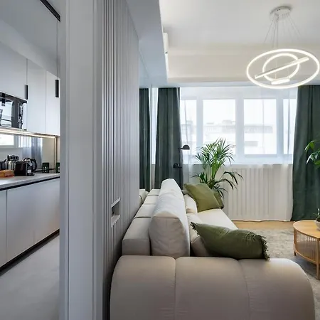 - Center 1br With Private Balcony Bukarest