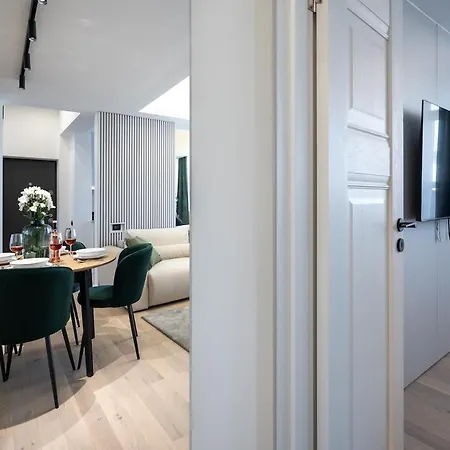 - Center 1br With Private Balcony Appartamento *
