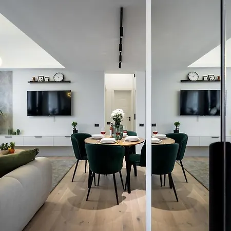 - Center 1br With Private Balcony *