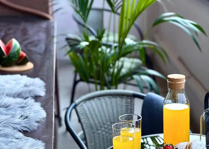 - Center 1br With Private Balcony 아파트 *