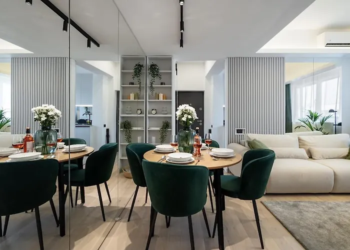 - Center 1br With Private Balcony 부쿠레슈티