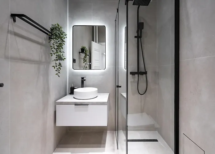 - Center 1br With Private Balcony 부쿠레슈티