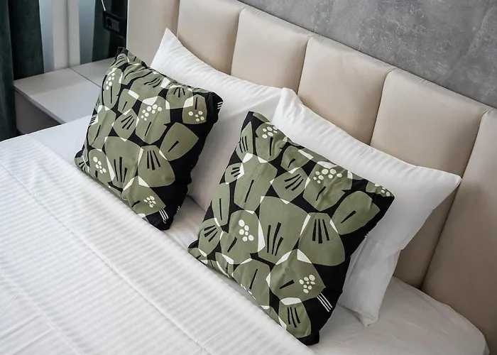 - Center 1br With Private Balcony Bukarest