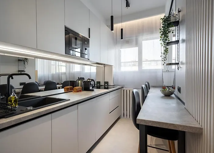 - Center 1br With Private Balcony * Bukarest