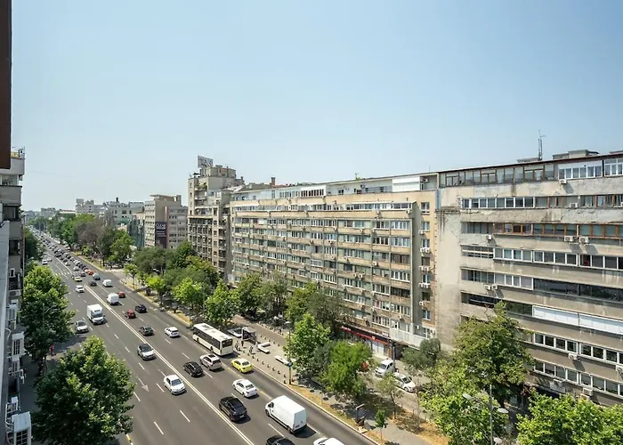 - Center 1br With Private Balcony *