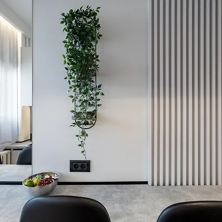 Апартаменты - Center 1br With Private Balcony *