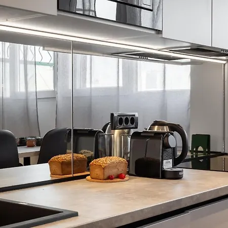 Апартаменты - Center 1br With Private Balcony Бухарест