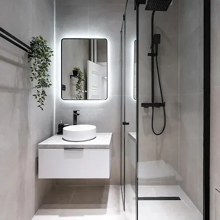 - Center 1br With Private Balcony Бухарест