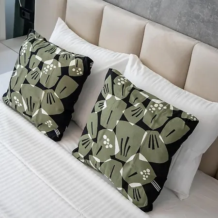 - Center 1br With Private Balcony Bukarest