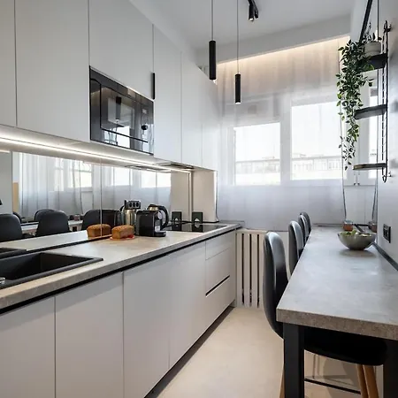 - Center 1br With Private Balcony * Бухарест