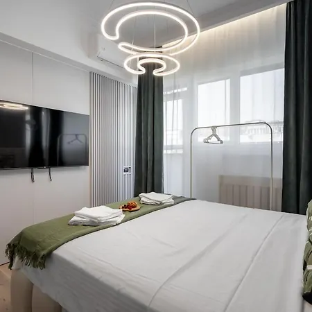 Апартаменты - Center 1br With Private Balcony Бухарест