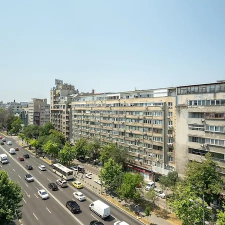 - Center 1br With Private Balcony *