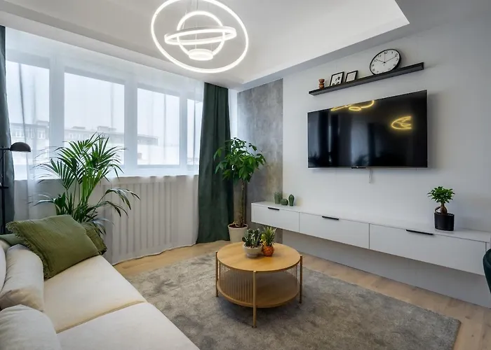Apartment - Center 1br With Private Balcony