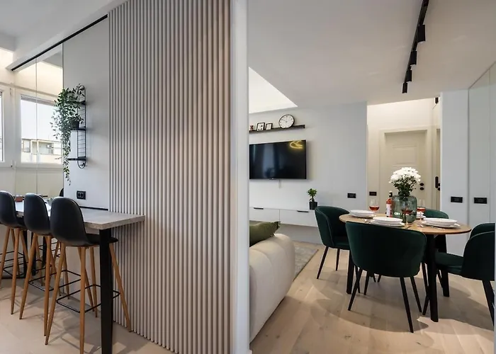 - Center 1br With Private Balcony Apartment *
