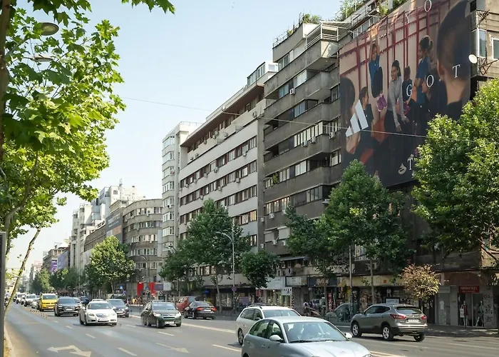 - Center 1br With Private Balcony Apartment *