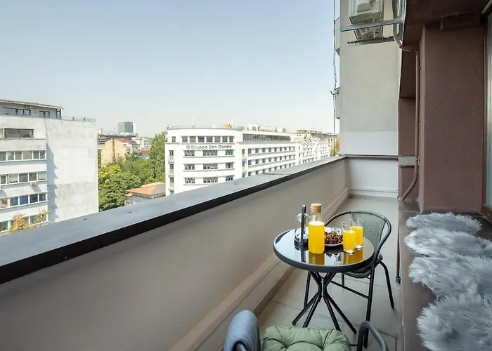 - Center 1br With Private Balcony Апартаменты Бухарест