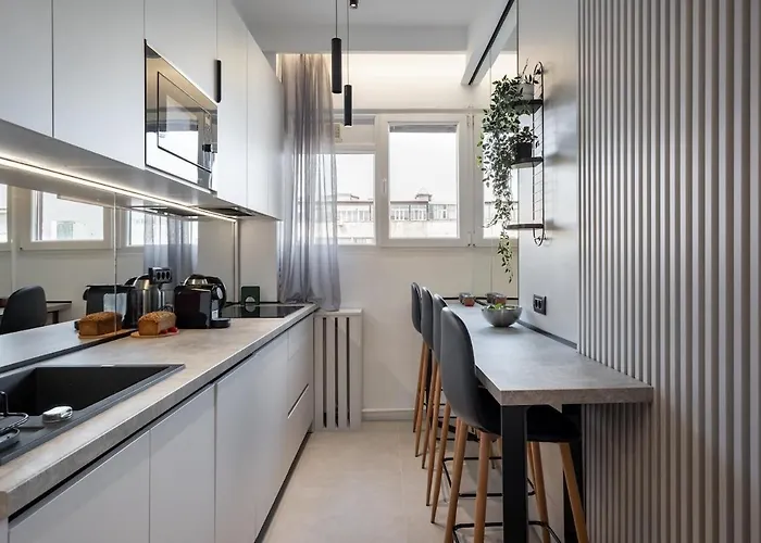 - Center 1br With Private Balcony * Бухарест