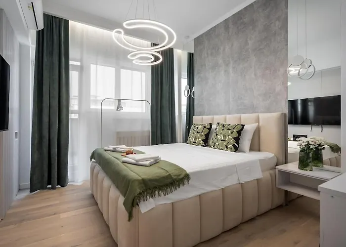 - Center 1br With Private Balcony * Бухарест