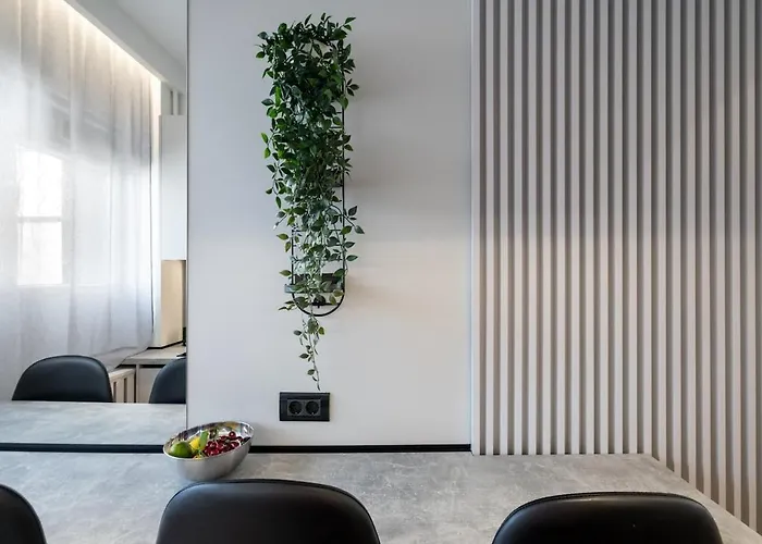 Апартаменты - Center 1br With Private Balcony *
