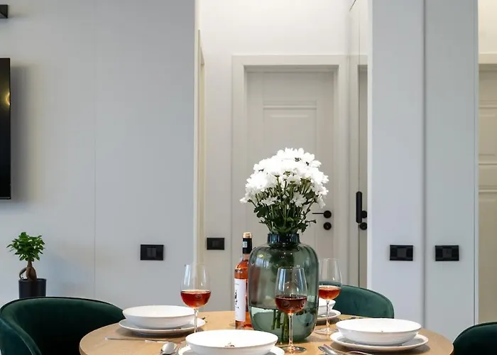 - Center 1br With Private Balcony Апартаменты