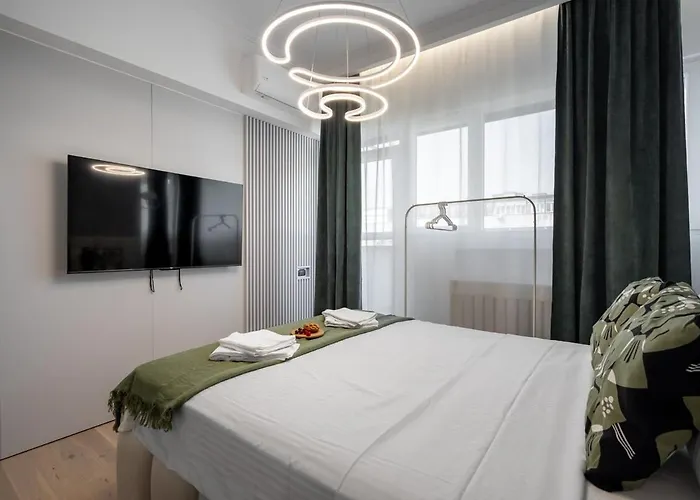 Апартаменты - Center 1br With Private Balcony Бухарест
